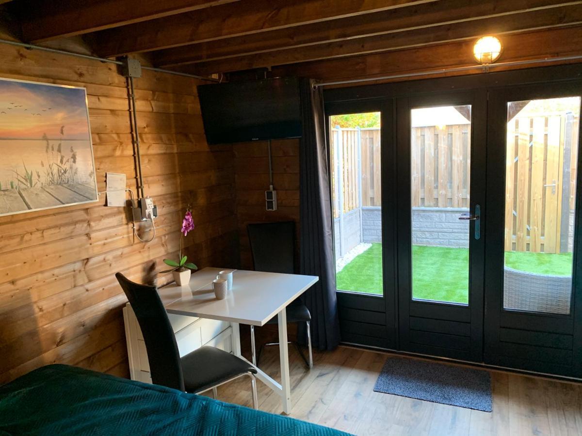 Chalet - B&B De Koog Uitgeest ภายนอก รูปภาพ